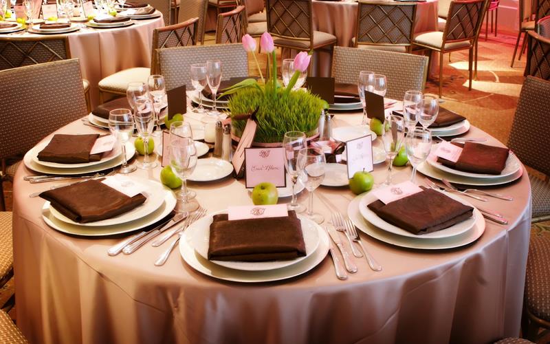 Сервировка стола для банкета