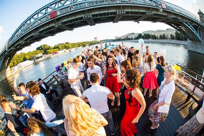 Вечеринка на теплоходе