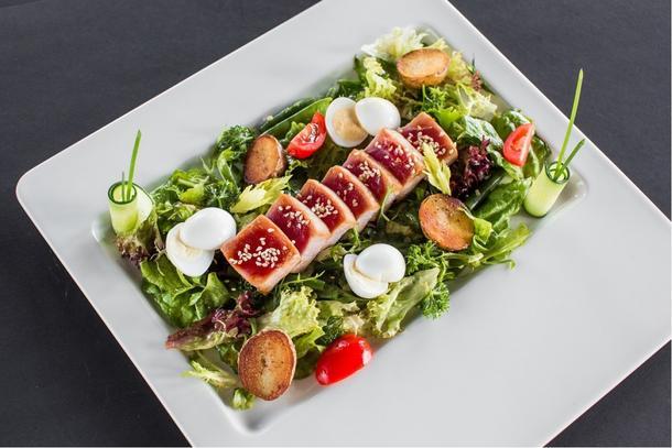Нисуаз с кусочками консервированного тунца от Rii&Lee Catering