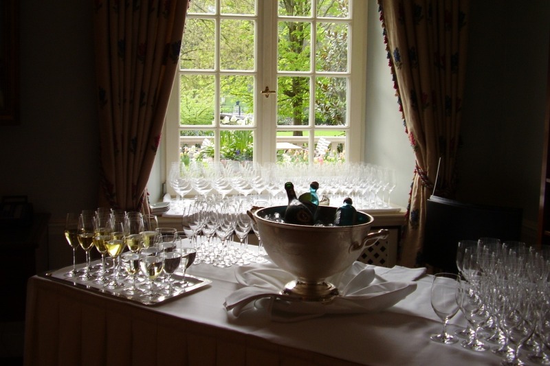 Как организовать фуршет на свадьбе