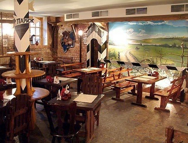 В ресторане, оформленном в военной тематике, можно провести прекрасную вечеринку