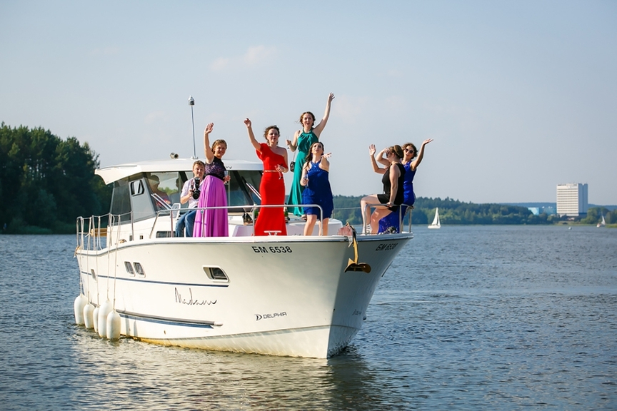 Прогулка на катере или яхте порадует свежими фото