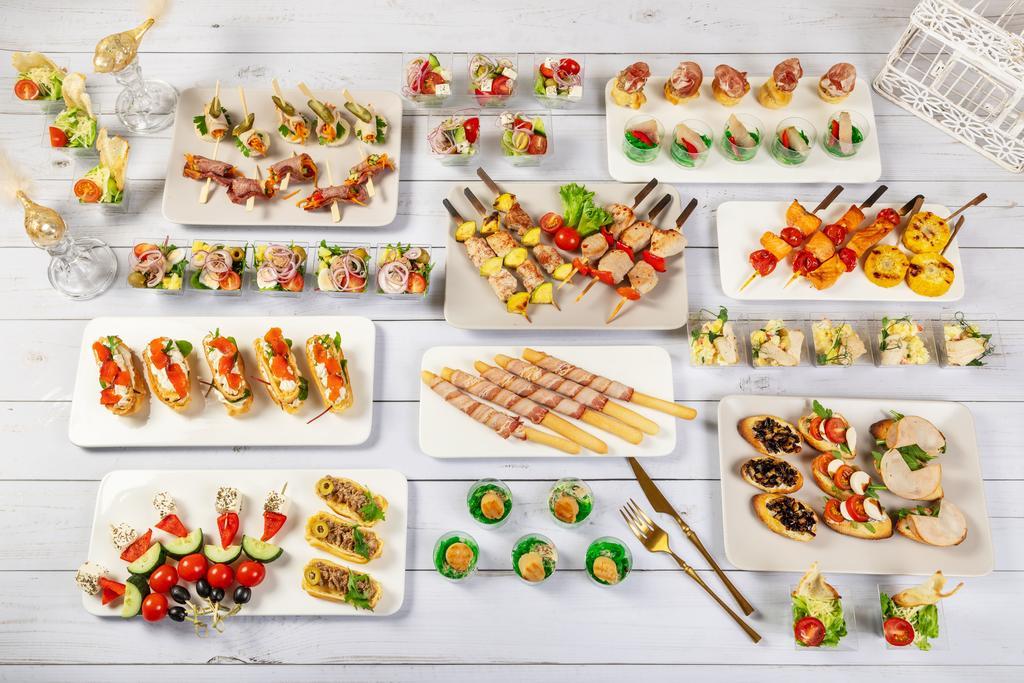 Премиальное фуршетное меню с горячими закусками на 60-65 персон - 1095 ...