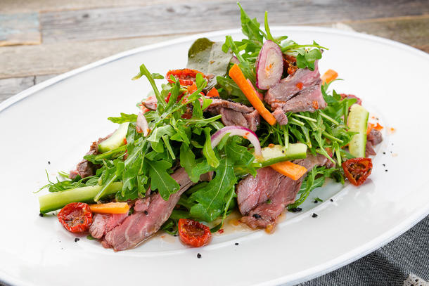 Салат «Рукола с ростбифом»