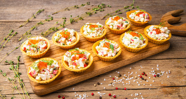 Тарталетка "салат оливье"