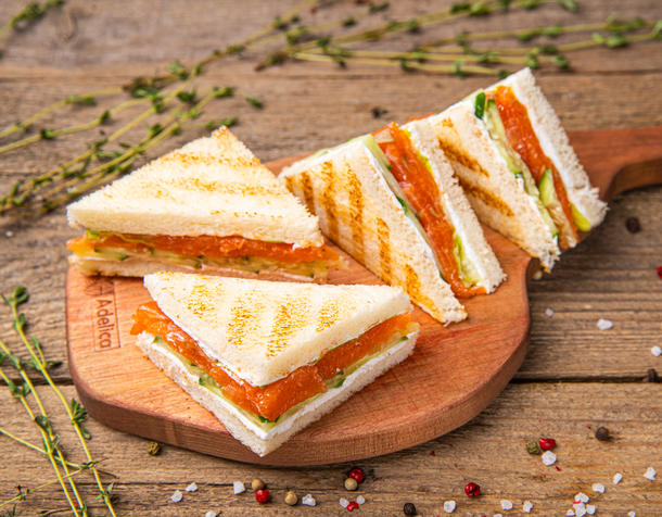 Мини сэндвич с семгой