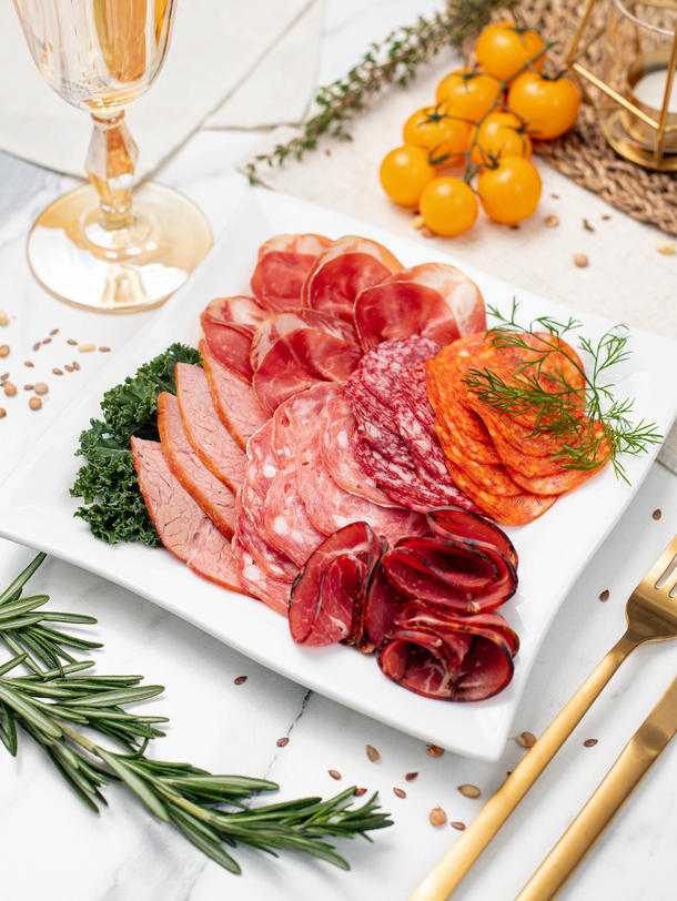 Ассорти мясных деликатесов