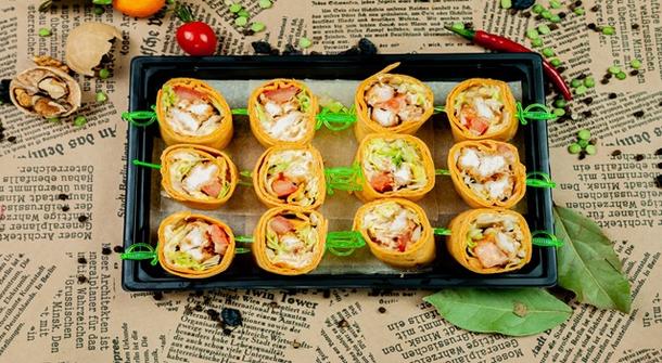 Чикен ролл с сыром и курочкой в мексиканской тортилье 12 шт. Чикен ролл с сыром и курочкой в мексиканской тортилье 12 шт.