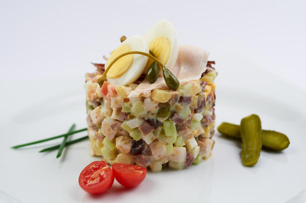 Б. Оливье с мясом и языком. Б. Оливье с мясом и языком.