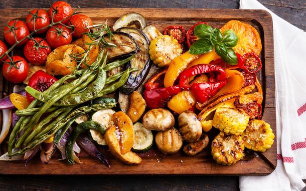 Микс из овощей, грибов и кукурузы на гриле Микс из овощей, грибов и кукурузы на гриле