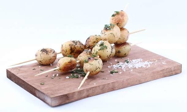 Шашлык из черри картофеля с чабрецом Шашлык из черри картофеля с чабрецом