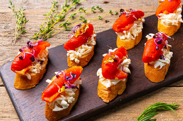 Брускетта с печеным сладким перцем