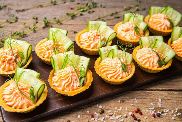 Тарталетки с муссом из семги