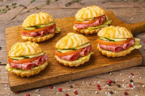 Профитроли с салями Профитроли с салями