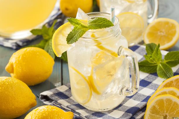 Лимонад с лимоном