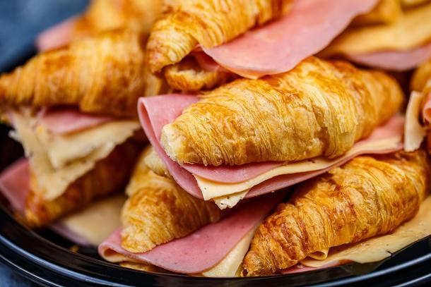 Круассан с ветчиной и сыром Круассан с ветчиной и сыром