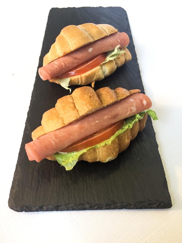 Круассан с ветчиной и сыром Круассан с ветчиной и сыром