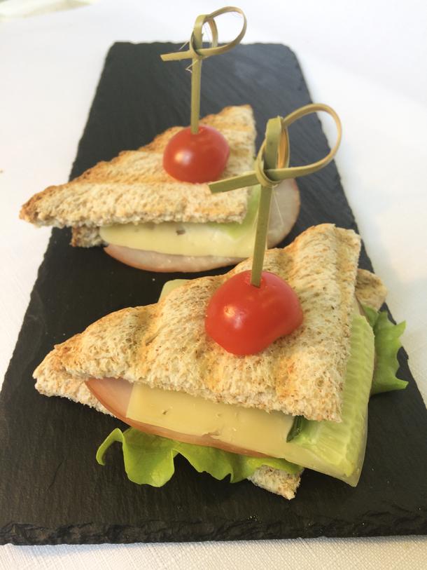 Сэндвич с курицей и овощным миксом Сэндвич с курицей и овощным миксом