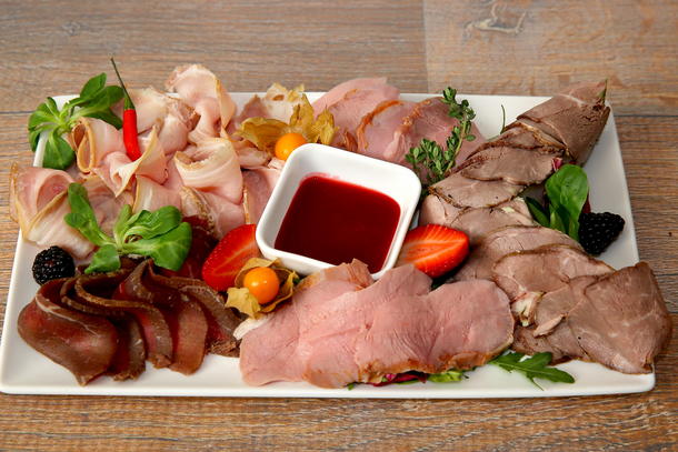 Ассорти мясных деликатесов Ассорти мясных деликатесов