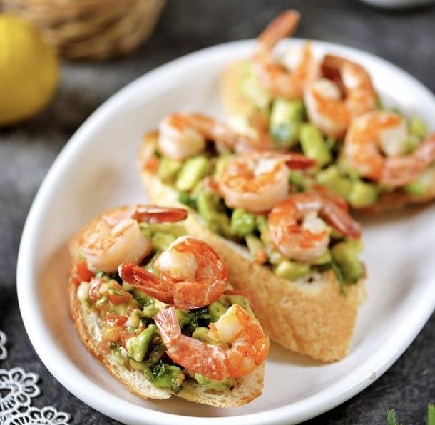 Мини брускетта с тигровыми креветками