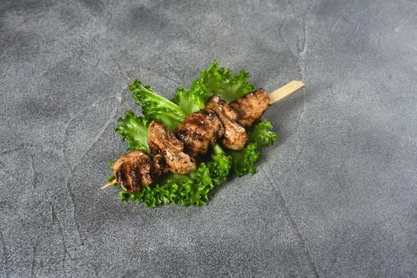 Шашлычок из курочки гриль и шампиньонов Шашлычок из курочки гриль и шампиньонов