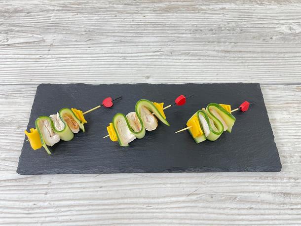 Канапе с курицей и огурцом Канапе с курицей и огурцом