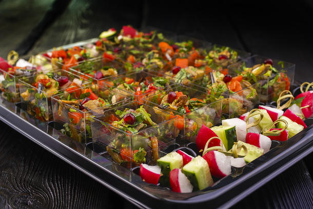 Мангал салат, овощи на шпажках