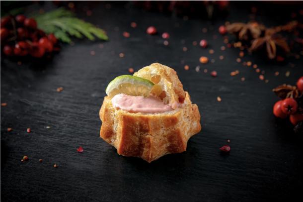 Профитроль с муссом из креветки