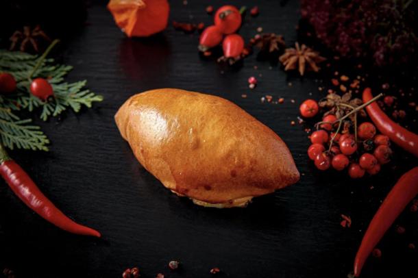 Пирожок с вишней