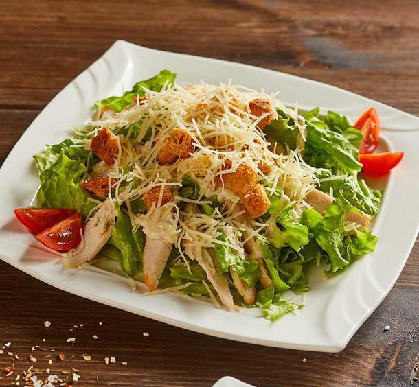 Салат "Цезарь" с курицей 200гр