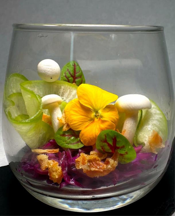 Салат с малиновым конфи