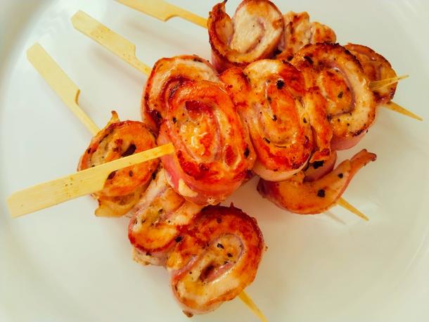 Шашлычки с курицей и беконом