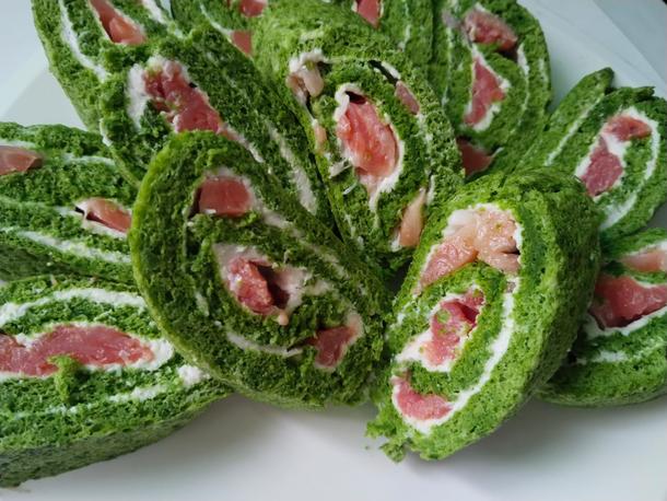 Рулет со шпинатом и Красной рыбкой