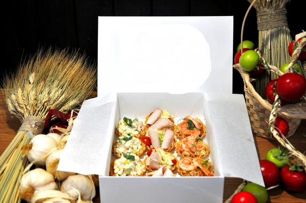 Food Box Салатный (в тарталетках)