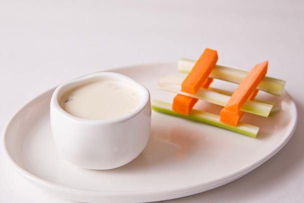Овощные палочки и Блю чиз соус Овощные палочки и Блю чиз соус