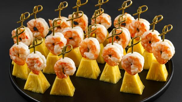 Канапе с креветкой и ананасом