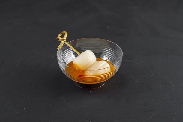 Канапе с морским гребешком и соусом чили манго