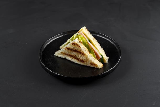 Мини сэндвич с ветчиной и сыром Мини сэндвич с ветчиной и сыром