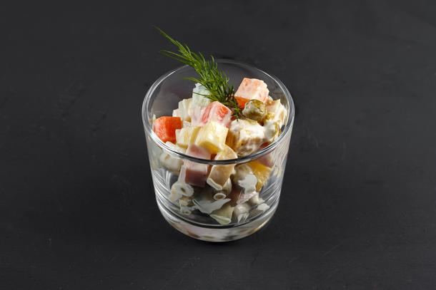 Оливье с ветчиной и копченой индейкой