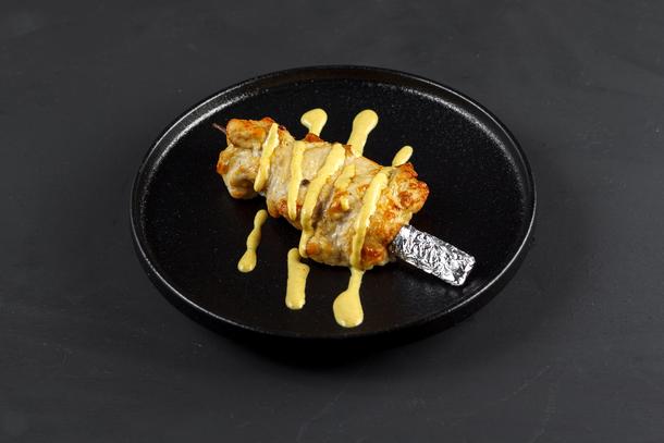 Курица в соусе тандури на шпажке Курица в соусе тандури на шпажке