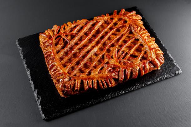 Пирог из дрожжевого теста с мясом Пирог из дрожжевого теста с мясом