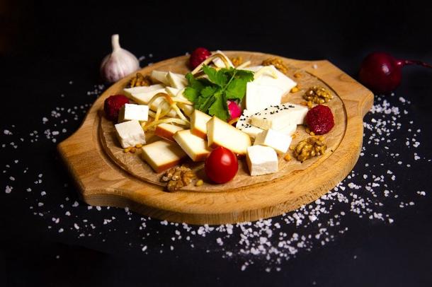 Кавказские сыры ассорти
