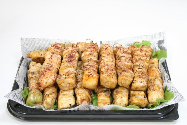 Шашлык мини из курицы в марокканских специях на шпажке (15 шт) Шашлык мини из курицы в марокканских специях на шпажке (15 шт)