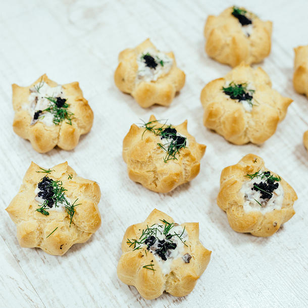 Профитроль с куриным филе, лесными грибами Профитроль с куриным филе, лесными грибами