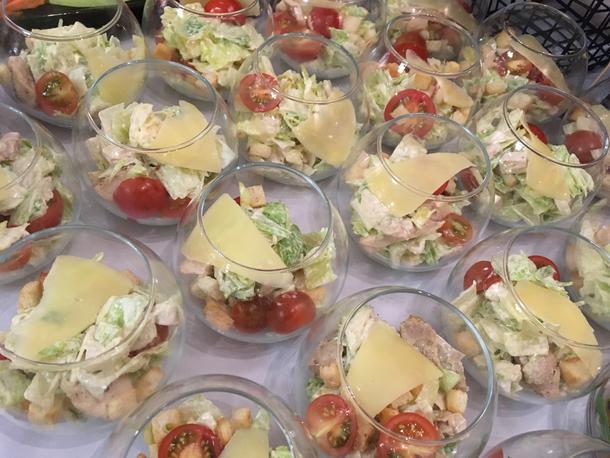 Салат Цезарь с курицей Салат Цезарь с курицей