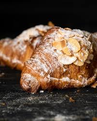 Круассан миндальный