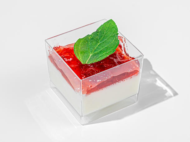 Панна котта с клубничным топингом