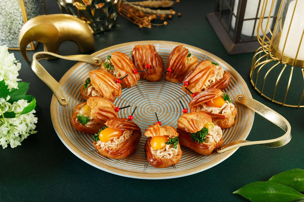 Эклеры с куриным риетом и маринованной помидоркой Эклеры с куриным риетом и маринованной помидоркой