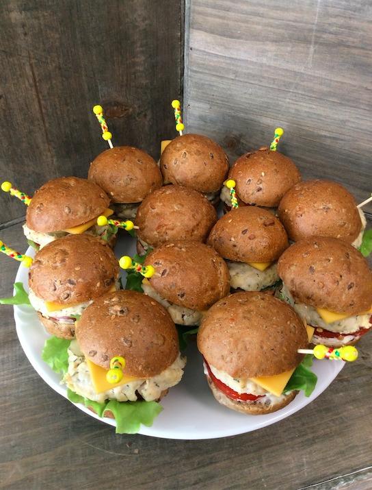Мини бургеры с курицей 1 шт Мини бургеры с курицей 1 шт