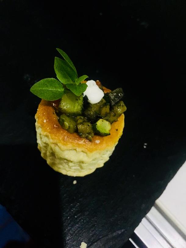 Канапе волован с сыром фета и печенными овощами Канапе волован с сыром фета и печенными овощами